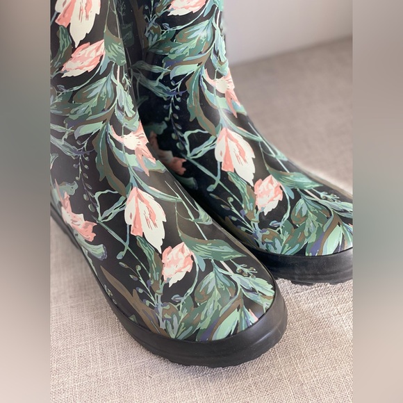 NWT women’s rain/garden rubber boots by A New Day - Picture 5 of 7